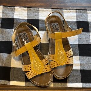 Soft comfort silver sparkle Tan Sandals 6 new